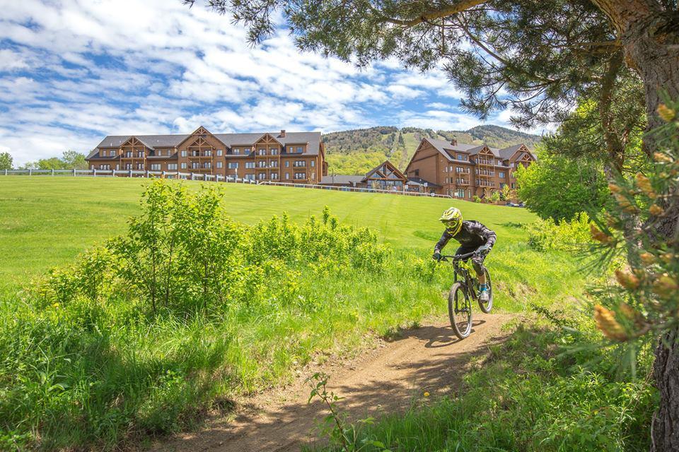 Burke Mountain Hotel And Conference Center Buitenkant foto